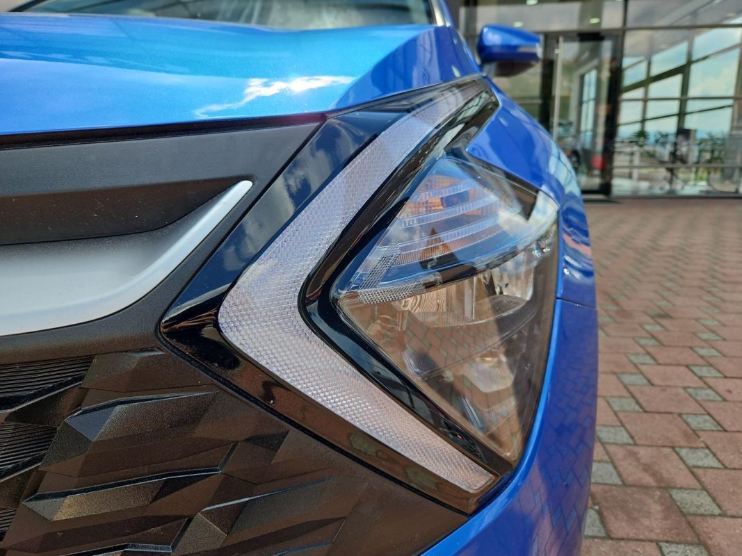 Automobil