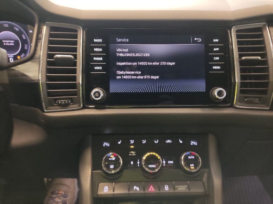 Automobil