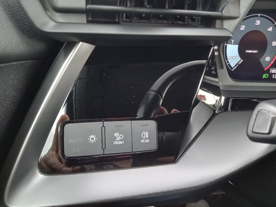 Automobil