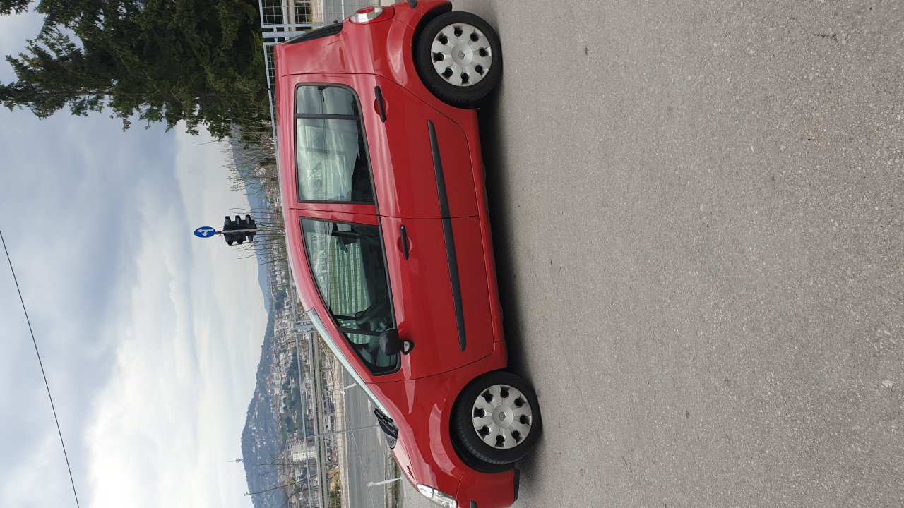 Automobil