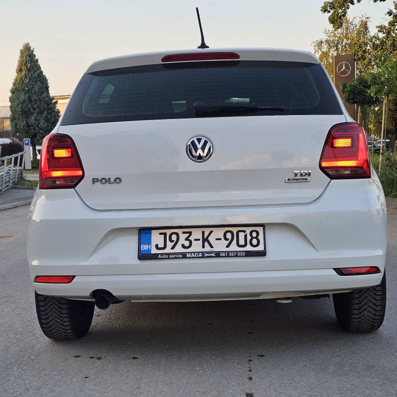 Automobil