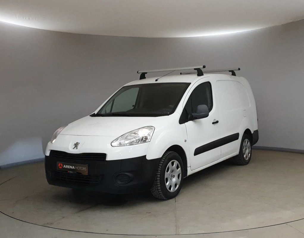 Automobil