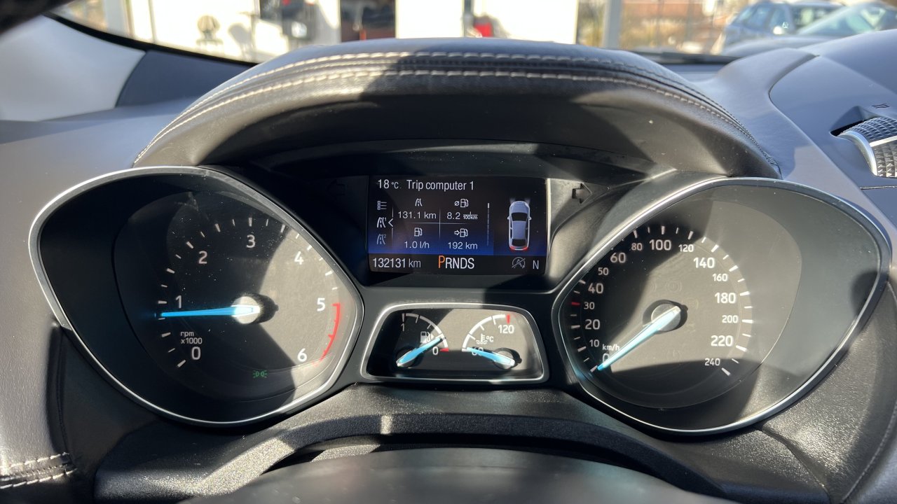 Automobil