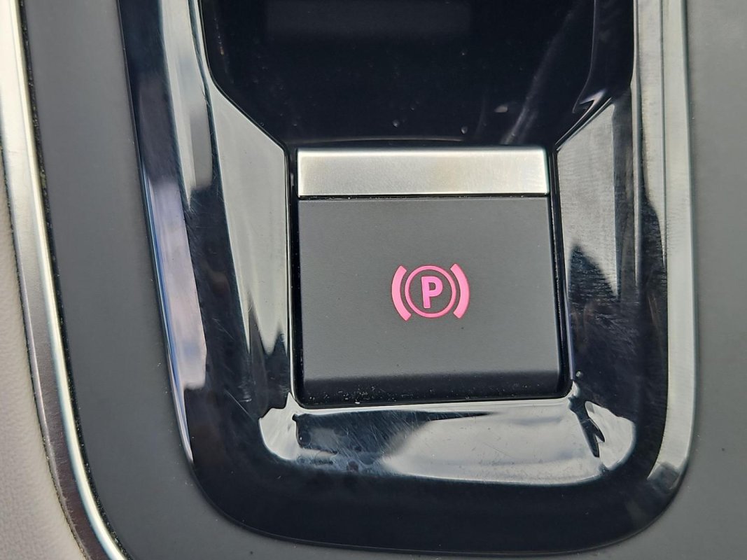 Automobil