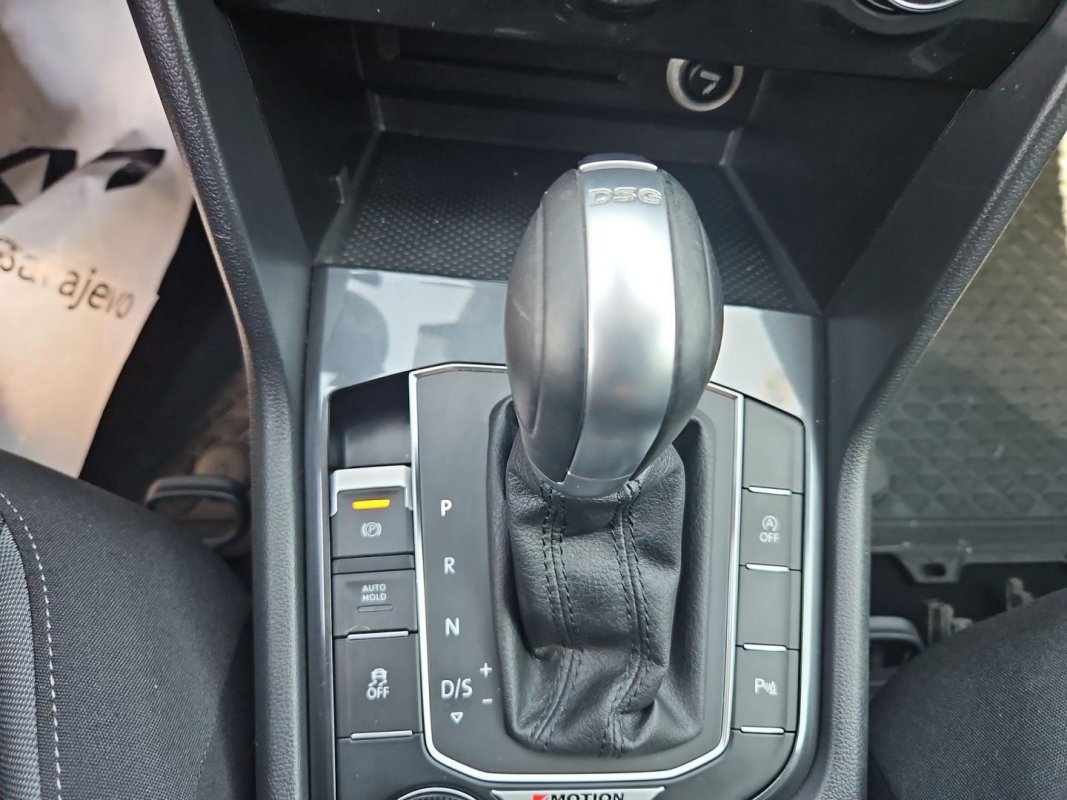 Automobil