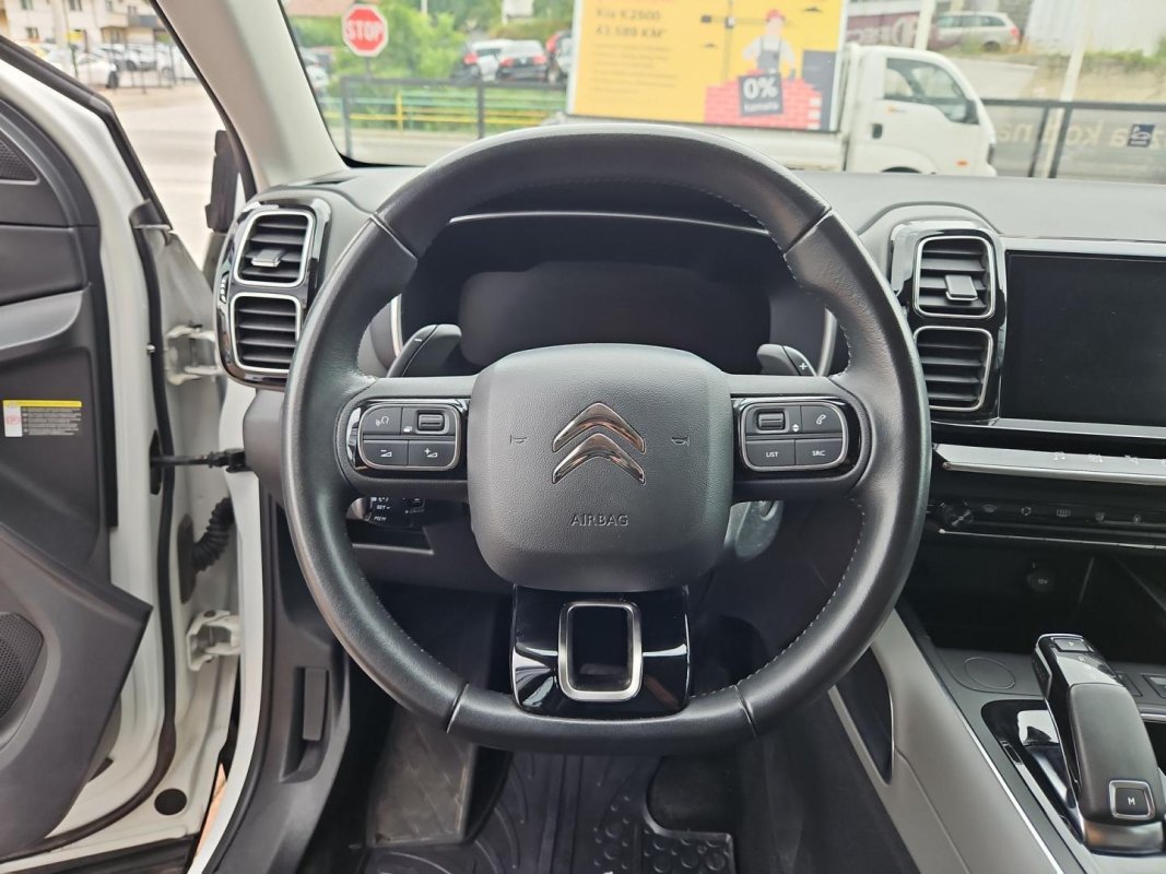Automobil