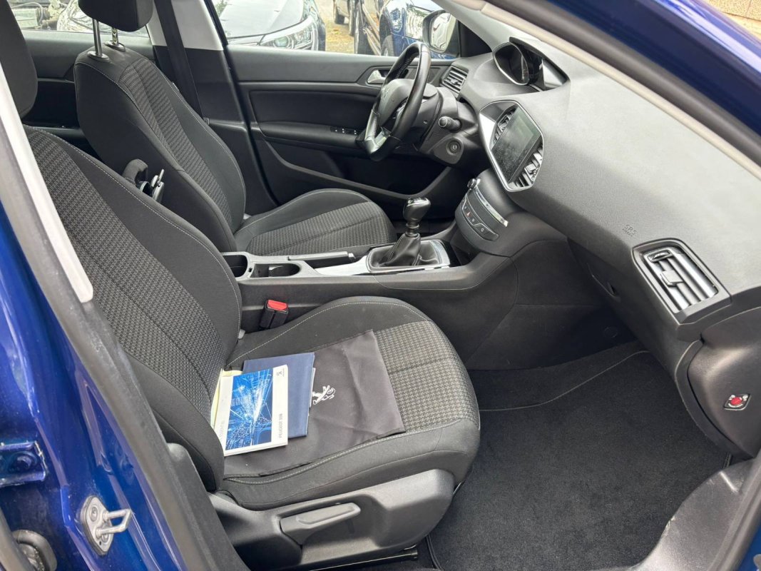 Automobil