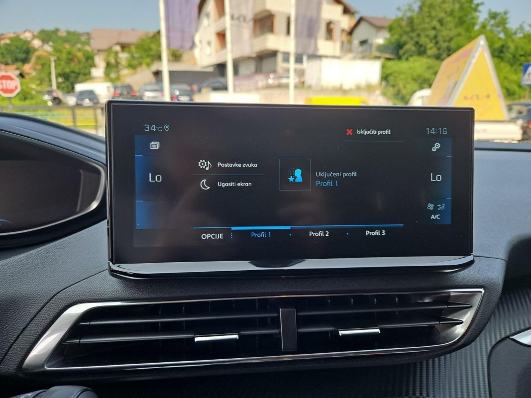 Automobil