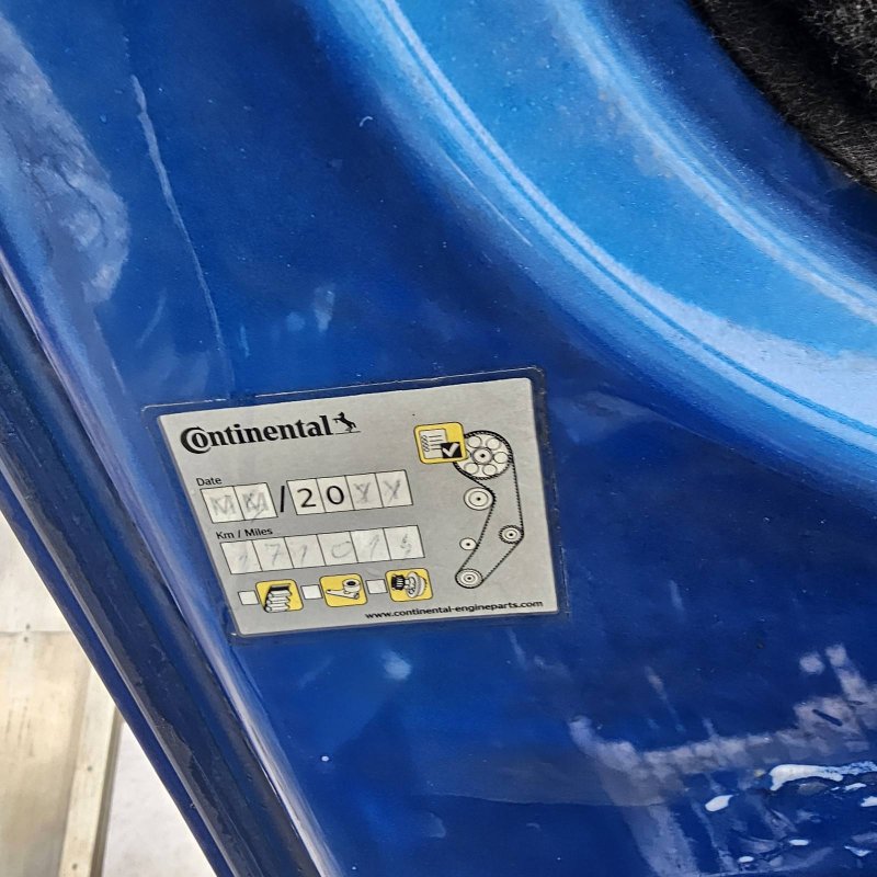Automobil