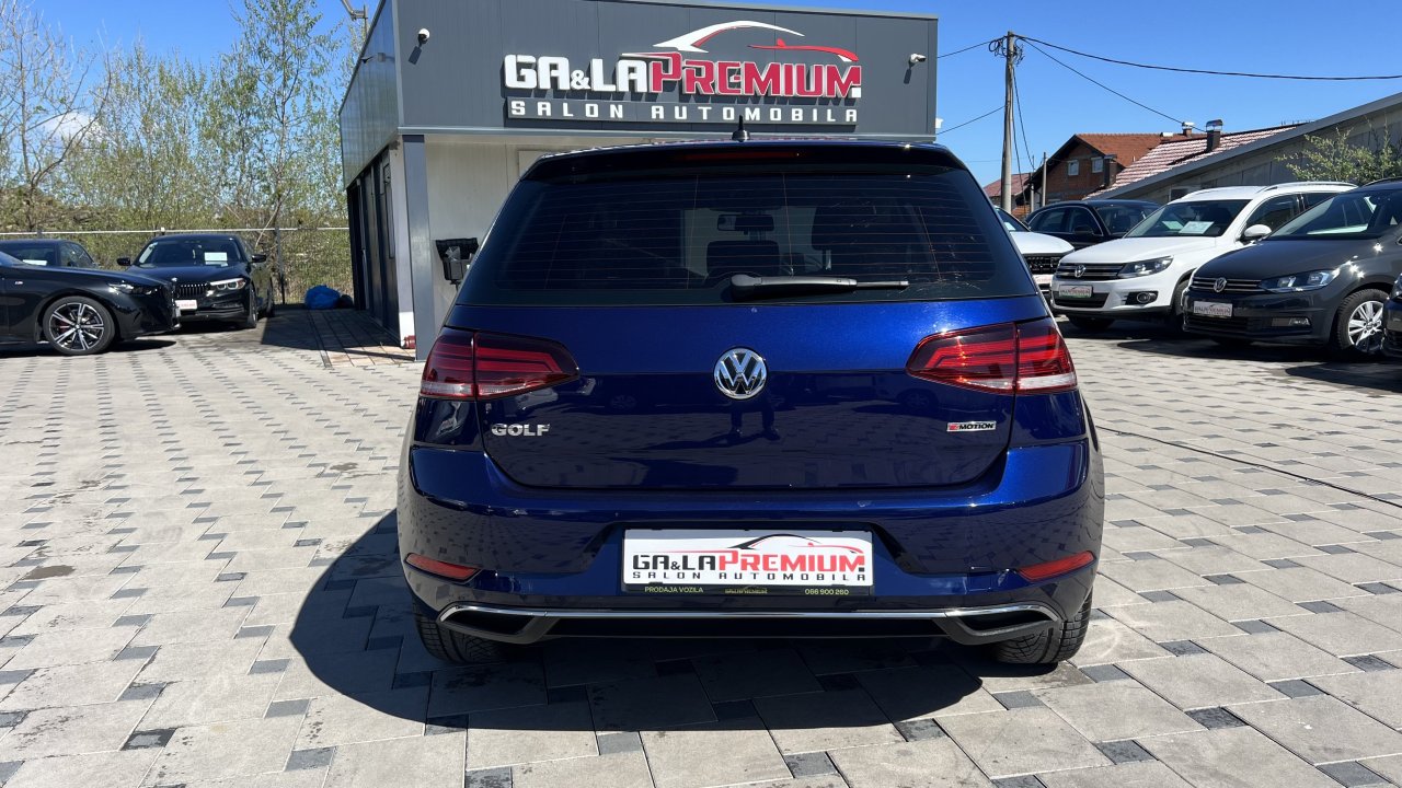 Automobil