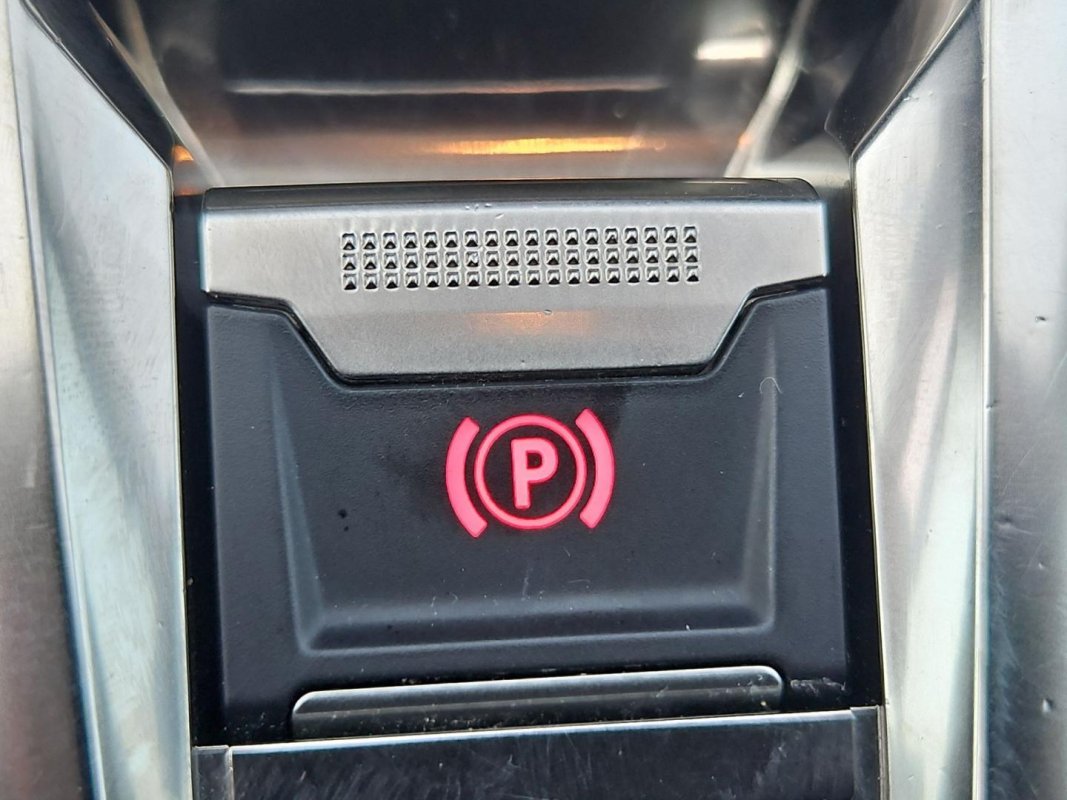 Automobil