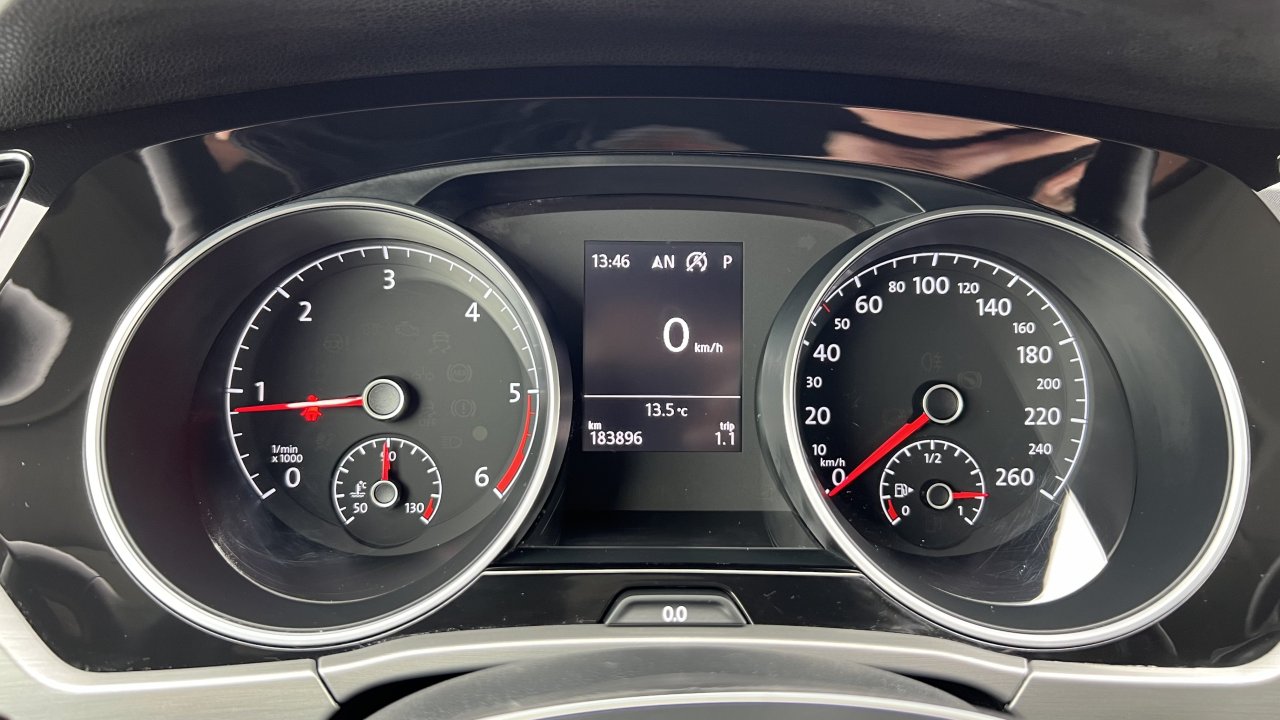 Automobil