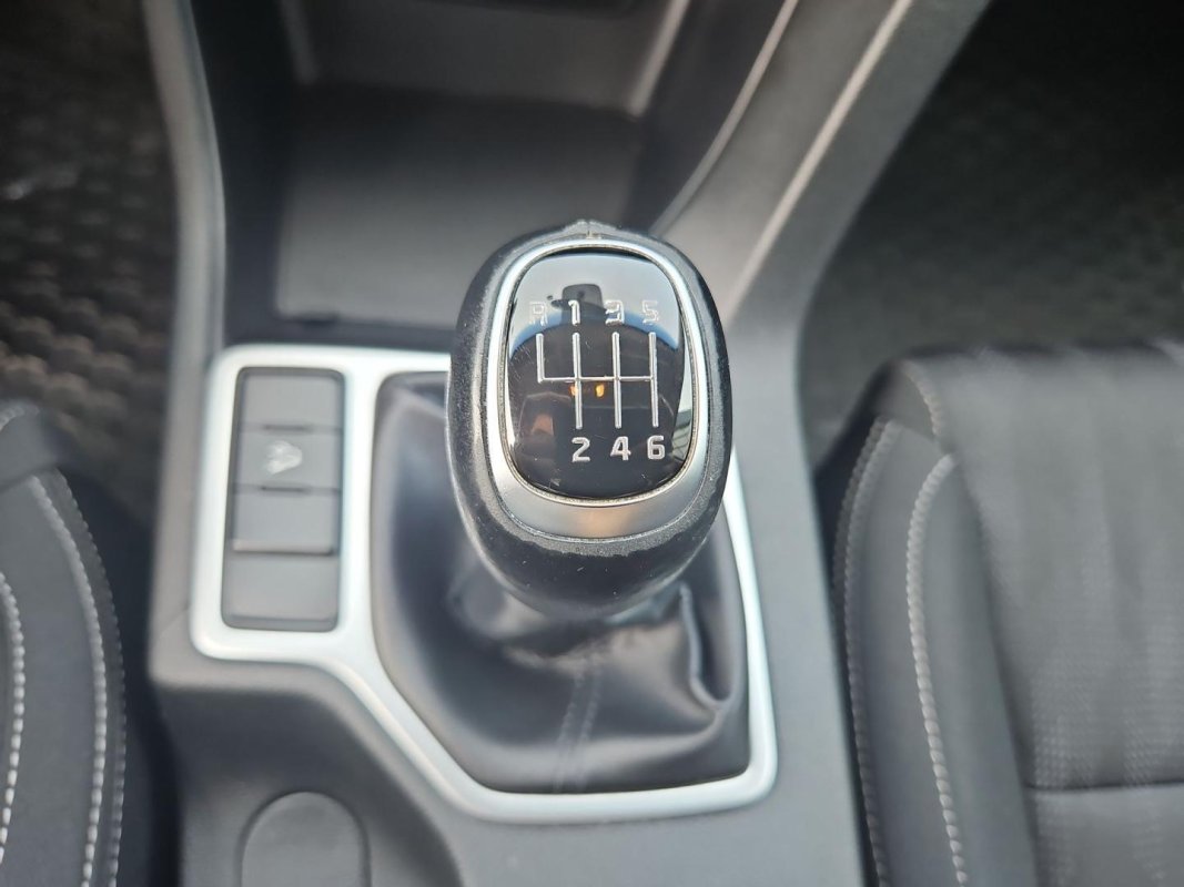 Automobil