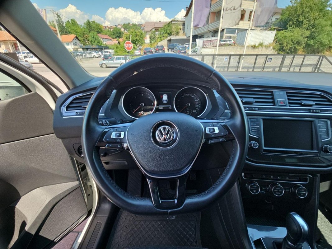 Automobil
