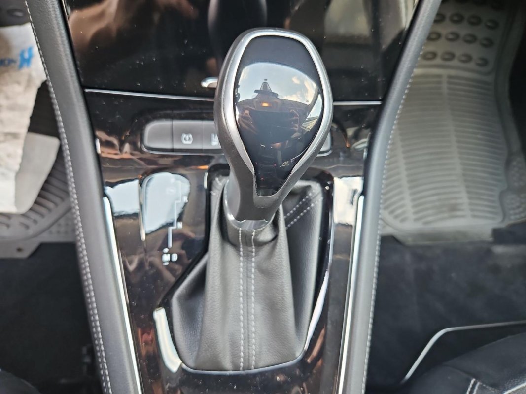Automobil