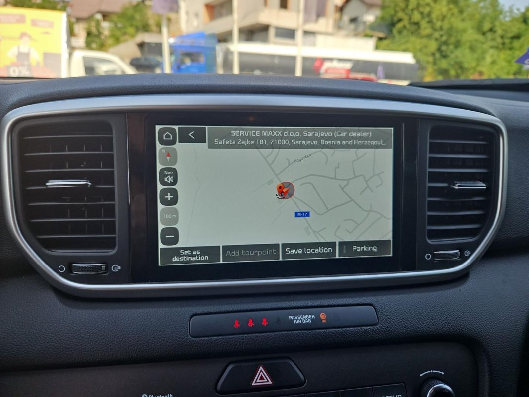 Automobil