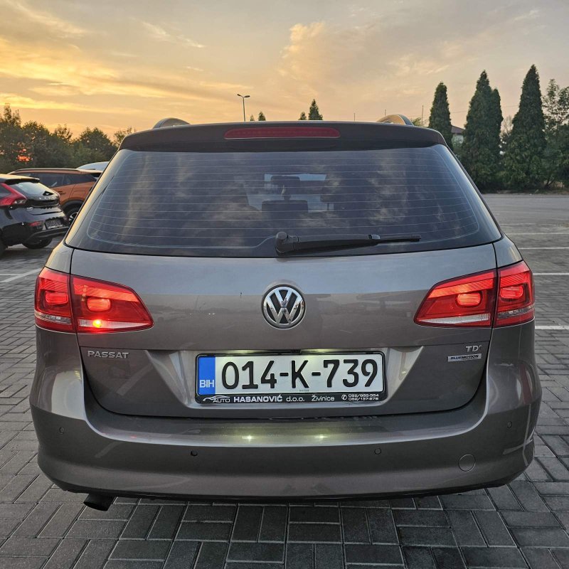 Automobil