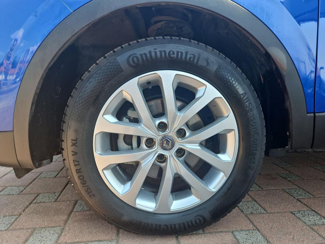 Automobil