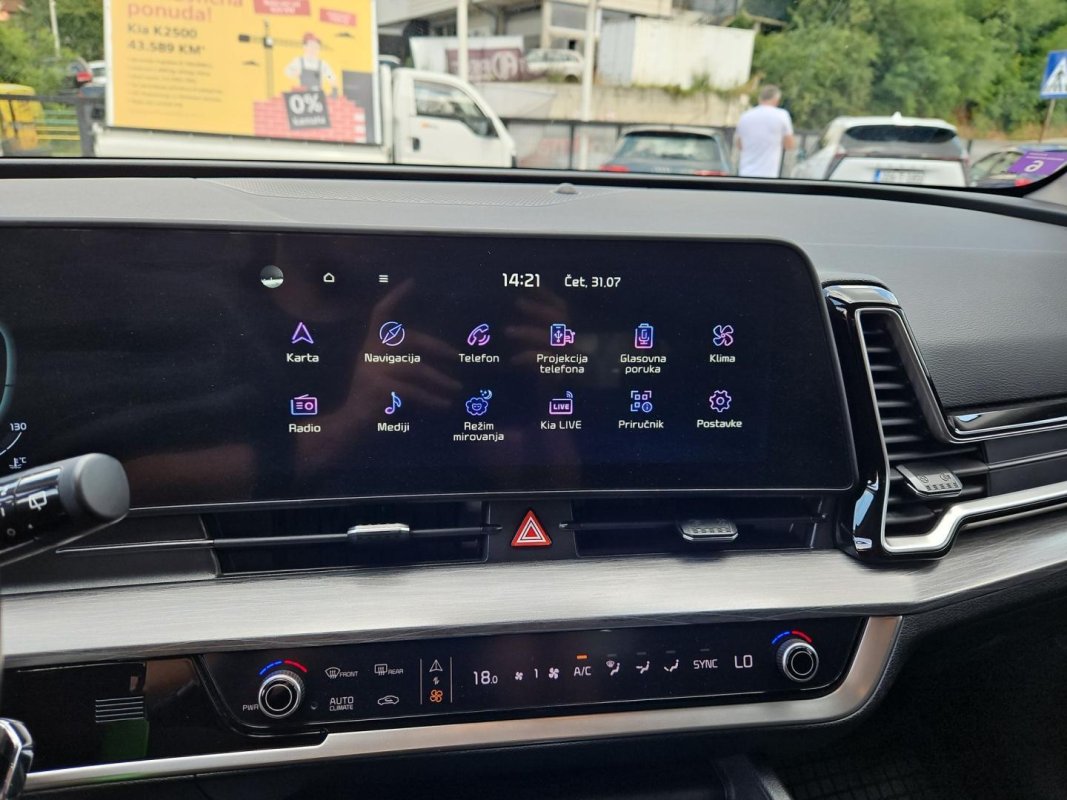 Automobil