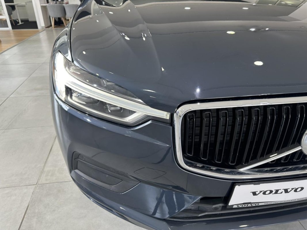 Automobil