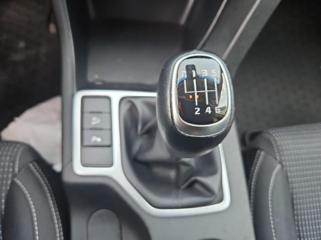 Automobil