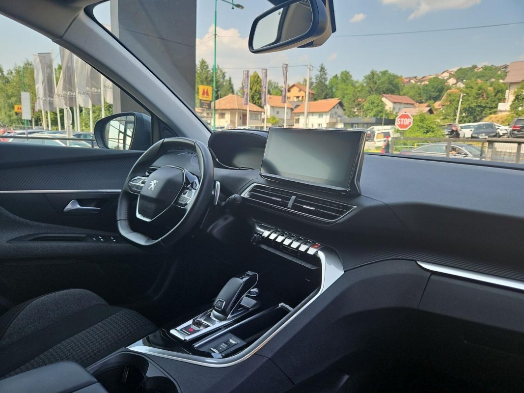 Automobil