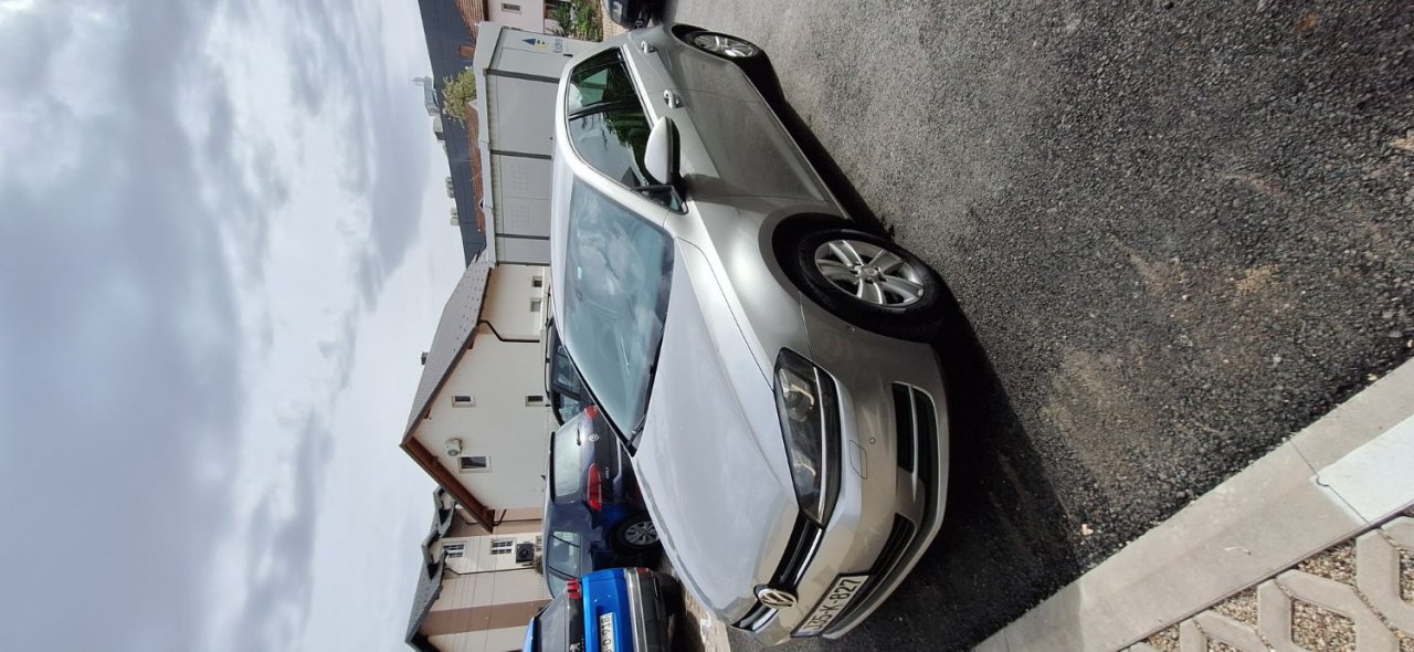 Automobil