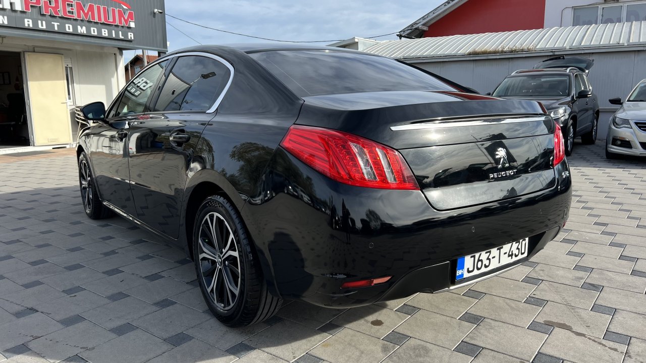 Automobil