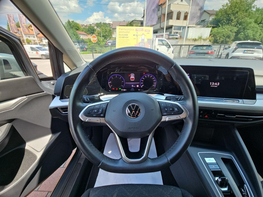Automobil
