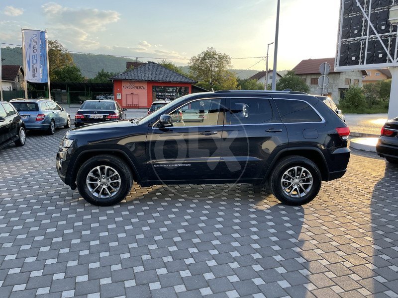 Automobil