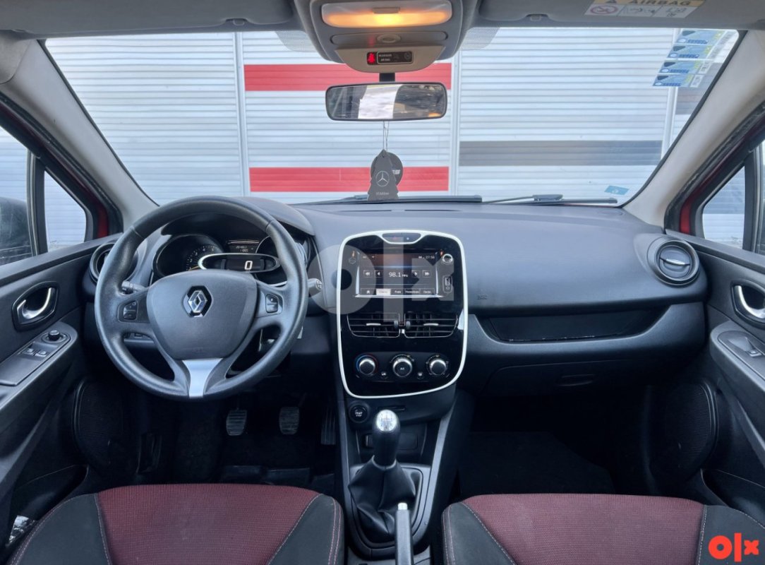 Automobil
