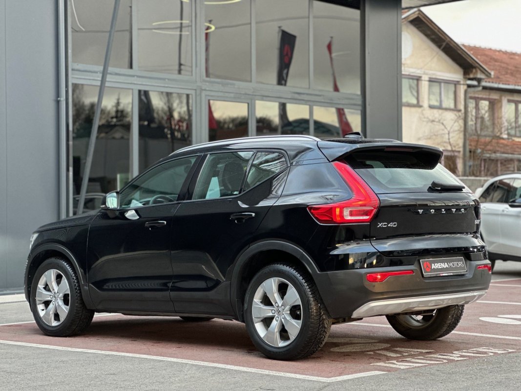 Automobil