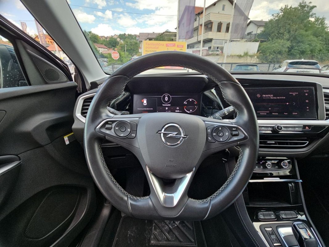 Automobil