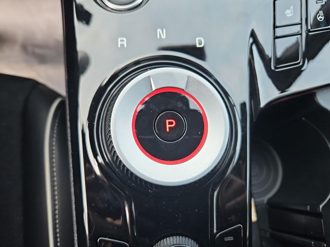 Automobil