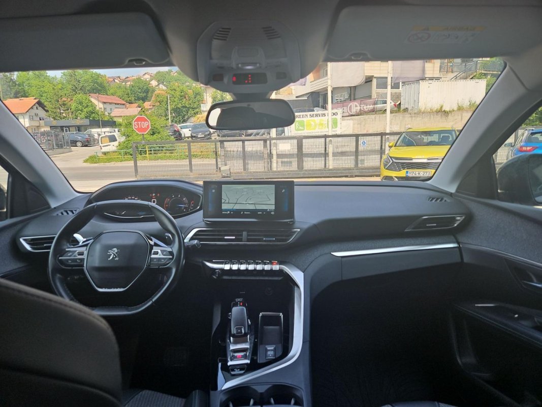Automobil