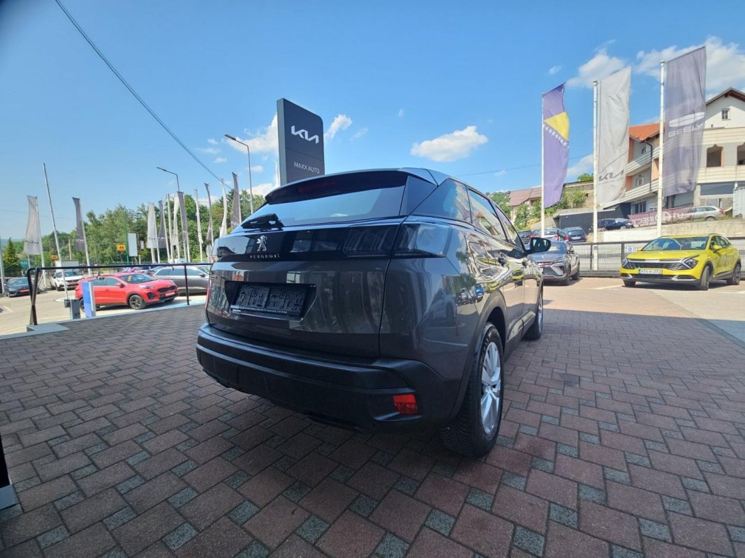 Automobil