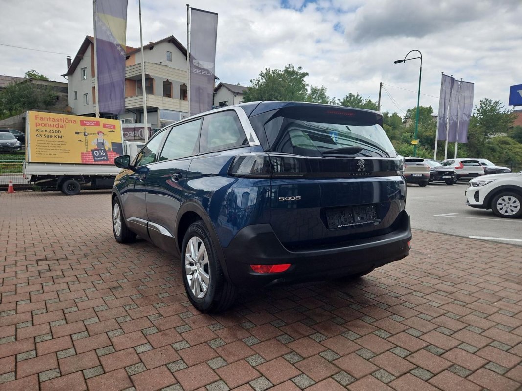 Automobil