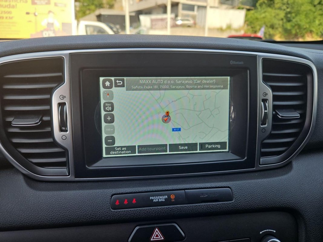 Automobil