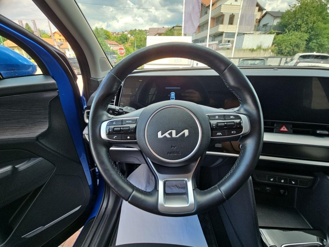Automobil