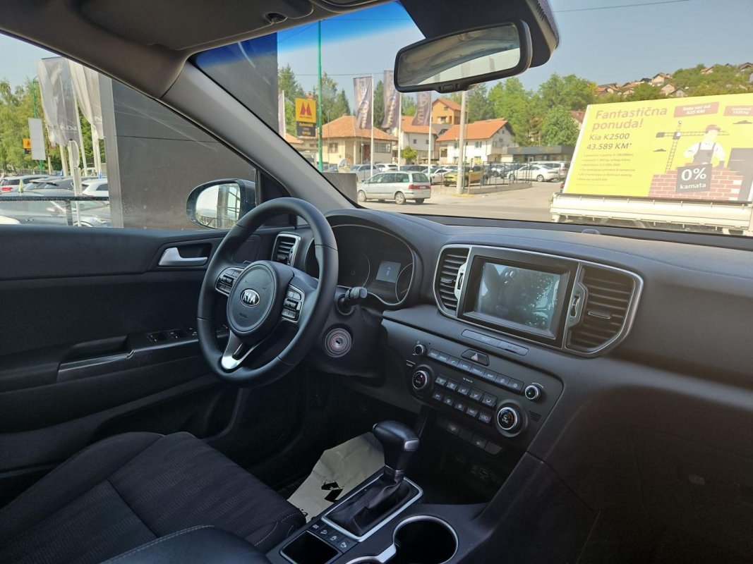 Automobil