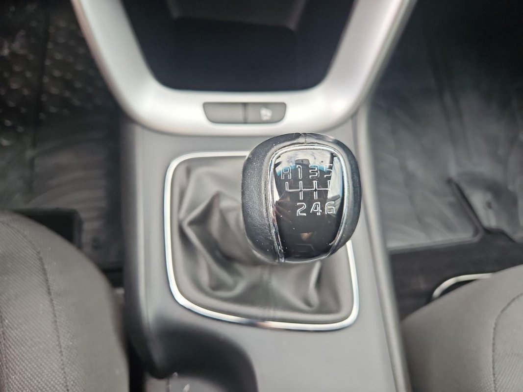 Automobil