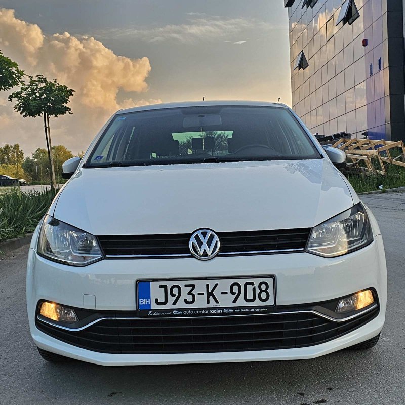 Automobil