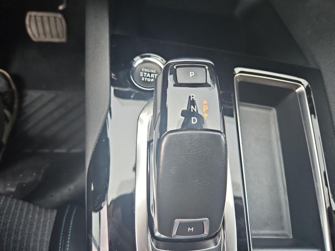 Automobil