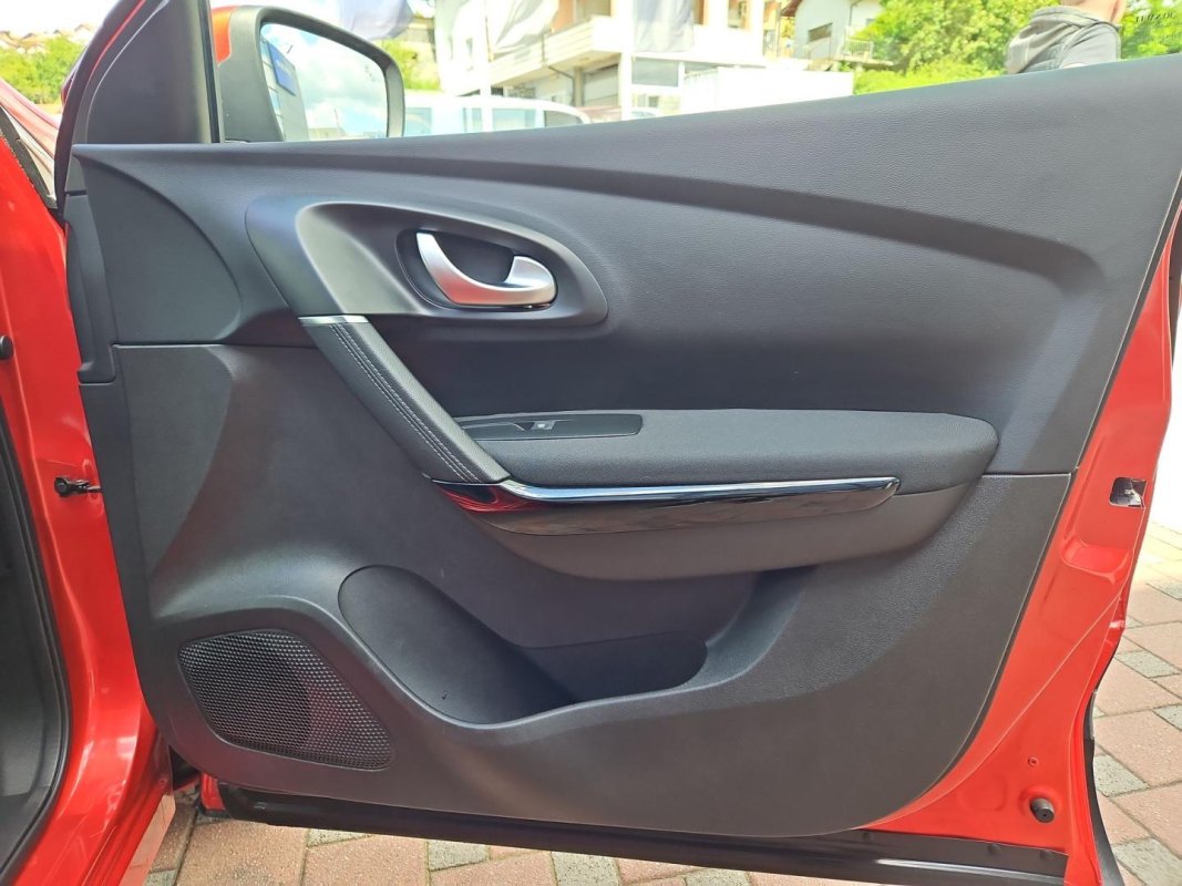 Automobil