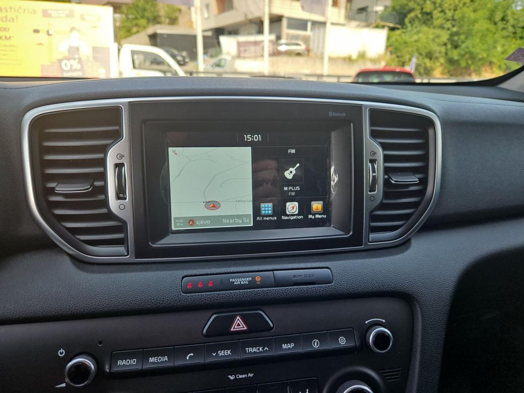 Automobil