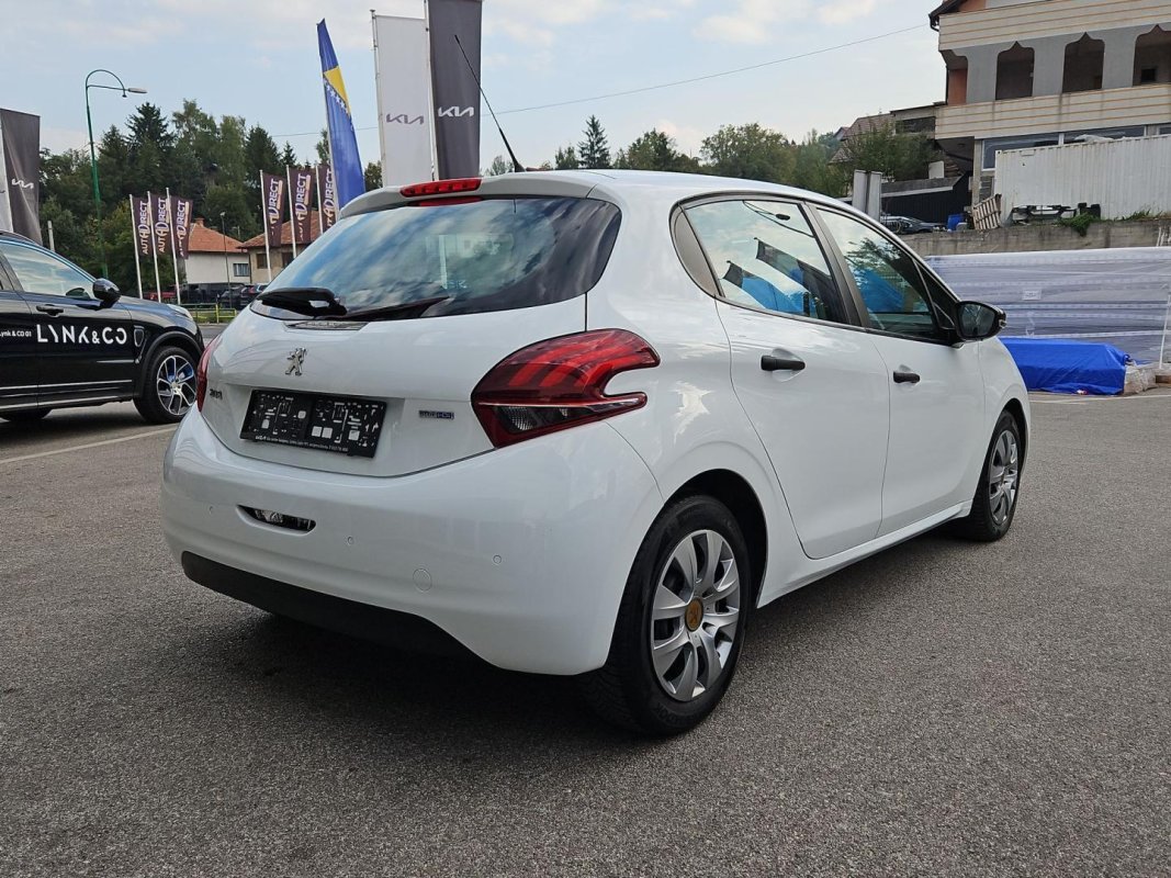 Automobil
