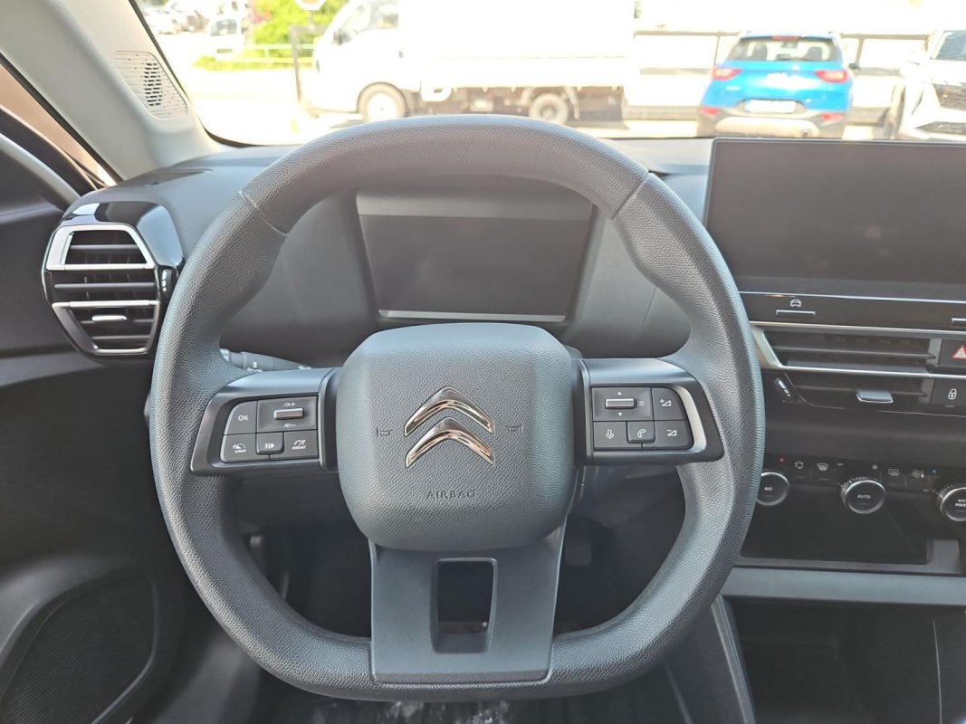 Automobil