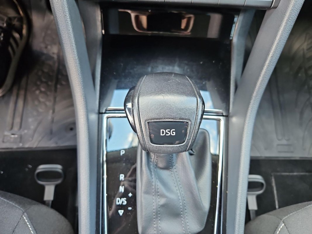 Automobil