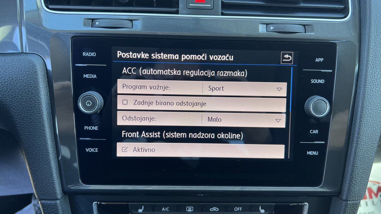 Automobil