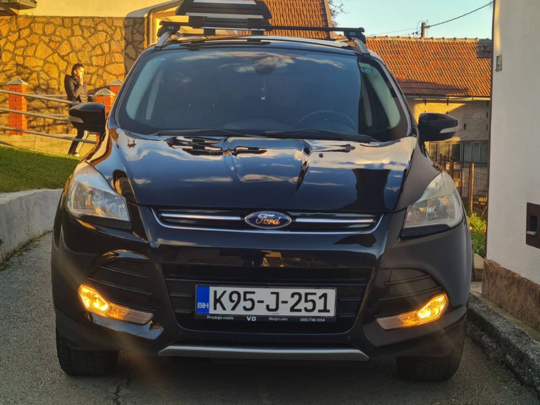Automobil